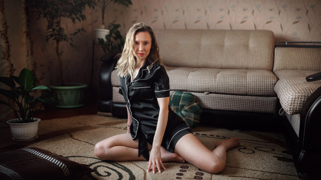 Woman sitting anna hotchkis arthouse free wallpaper for desktop - medium preview image