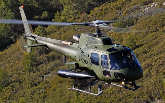 Helicopter greenhills trees bushes light free wallpaper for desktop - medium preview image