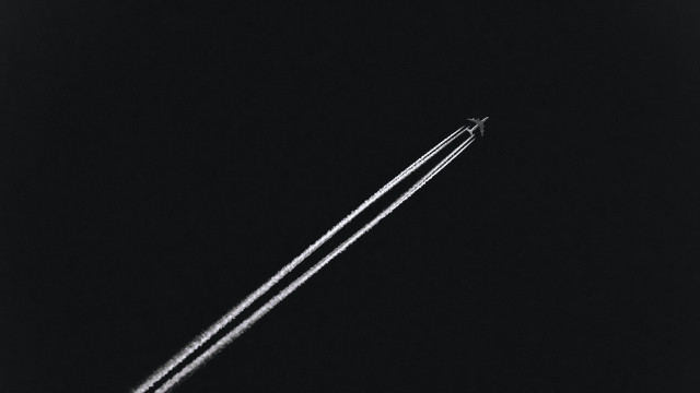 Jet contrail minimalism ultrafinedetail greyscale free wallpaper for desktop - medium preview image