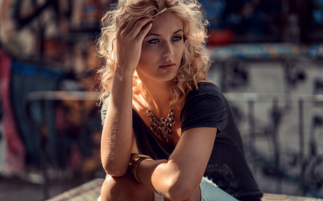 Woman bench graffiti portrait blonde free wallpaper for desktop - medium preview image