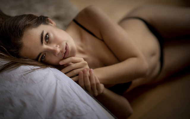 Woman lying bed blurry portrait free wallpaper for desktop - medium preview image