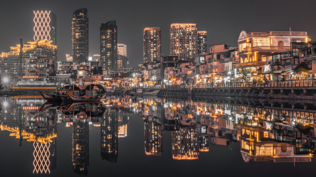 Tokyo skyline boat night reflection free wallpaper for desktop - medium preview image