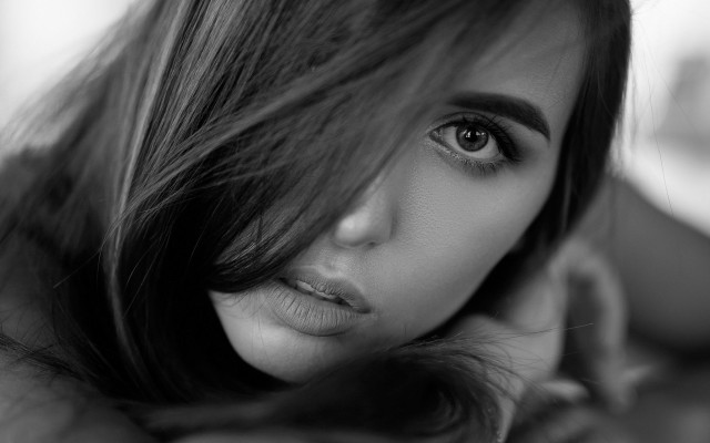 Woman longhair necklace portrait blackwhite free wallpaper for desktop - medium preview image