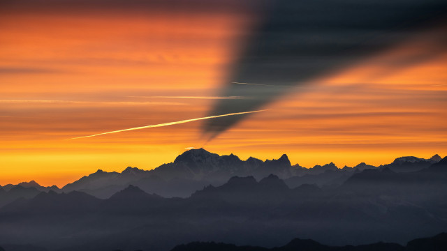 Sunset mountain plane contrail clouds free wallpaper for desktop - medium preview image