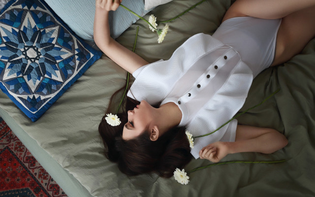 Woman flower hair bed quilt free wallpaper for desktop - medium preview image