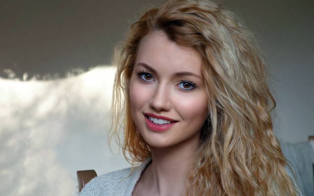 Blonde hair blue eyes smiling #5 free wallpaper for desktop - medium preview image