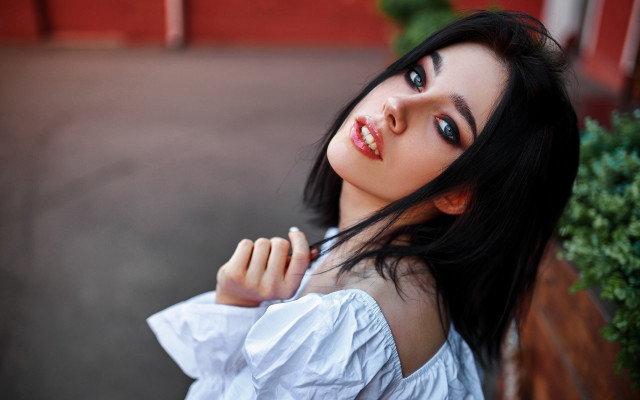 Gothic portrait woman blackhair white free wallpaper for desktop - medium preview image