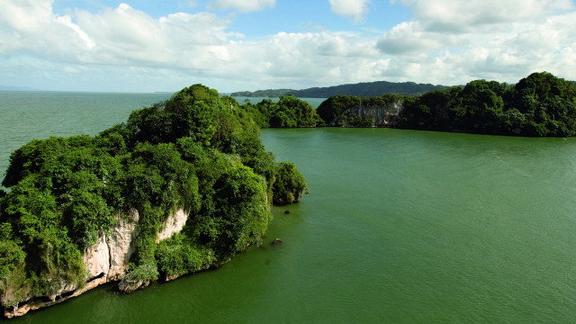 Small island lake trees clouds #2 free wallpaper for desktop - medium preview image