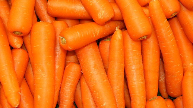 Orange yellow carrots pile fresh free wallpaper for desktop - medium preview image