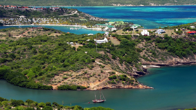 Island boat town beach panorama free wallpaper for desktop - medium preview image