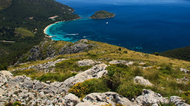 Mountain lake island panorama nature free wallpaper for desktop - medium preview image
