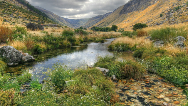 River valley mountains tiltshift award free wallpaper for desktop - medium preview image