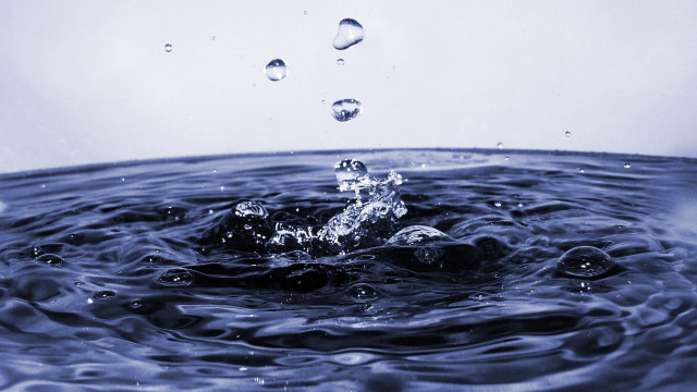 Blue water bubbles bowl macro free wallpaper for desktop - medium preview image