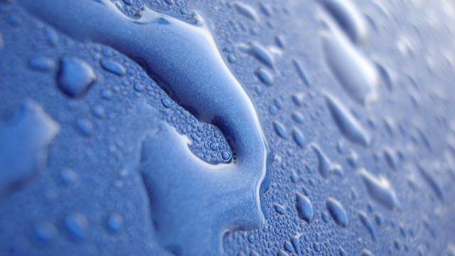 Blue water drops macro background free wallpaper for desktop - medium preview image