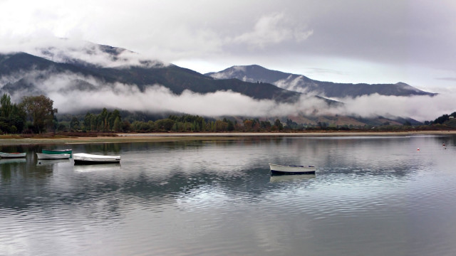Lake mountains clouds boats reflection free wallpaper for desktop - medium preview image
