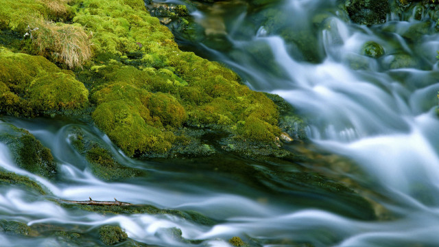 Mossy rocks stream impressionist waterfall free wallpaper for desktop - medium preview image