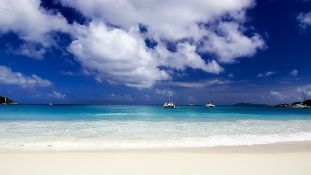 Beach boats clouds sand sky free wallpaper for desktop - medium preview image