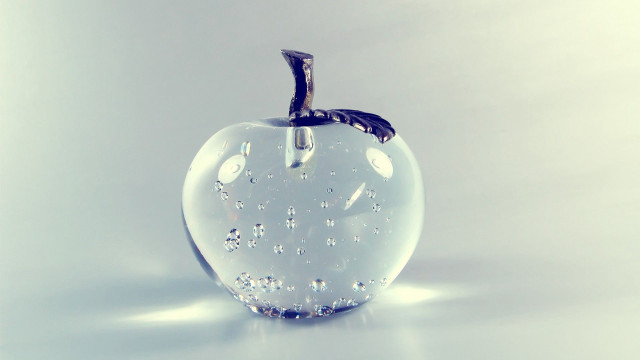 Clear apple silver stem star free wallpaper for desktop - medium preview image