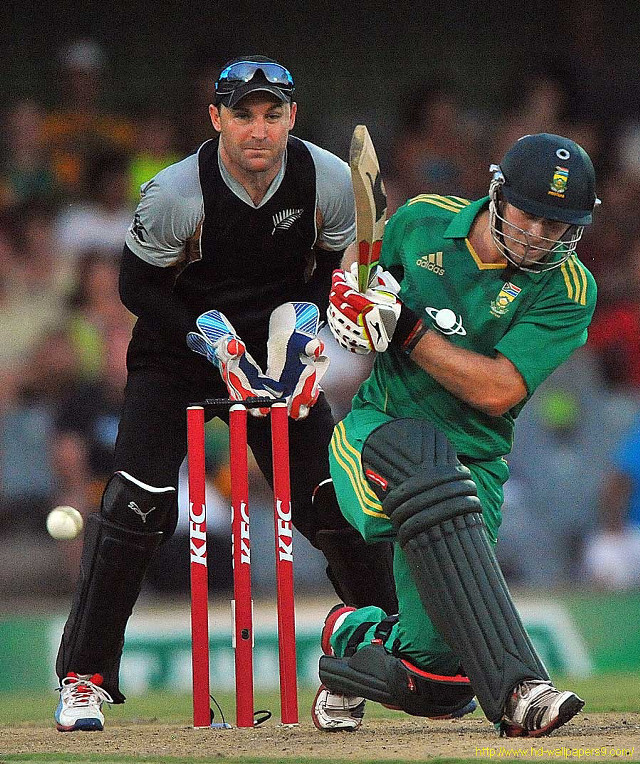 Baseball game multiple boys man free wallpaper for mobile - medium preview image