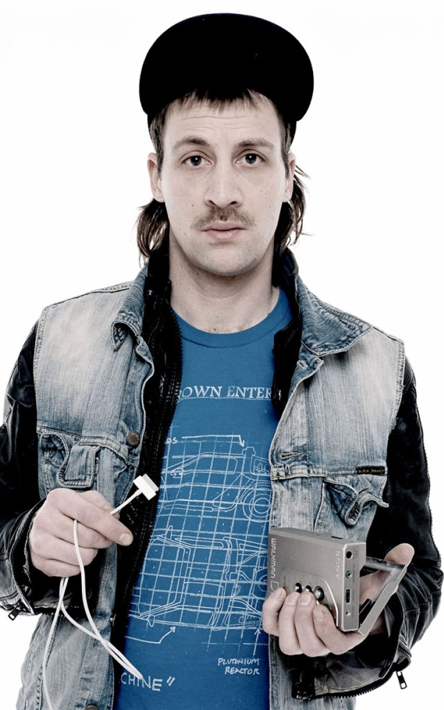 Man holding nintendo wii controller free wallpaper for mobile - medium preview image