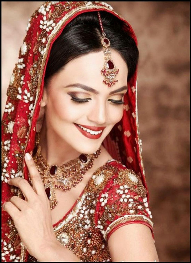 Woman red gold bridal outfit #5 free wallpaper for mobile - medium preview image