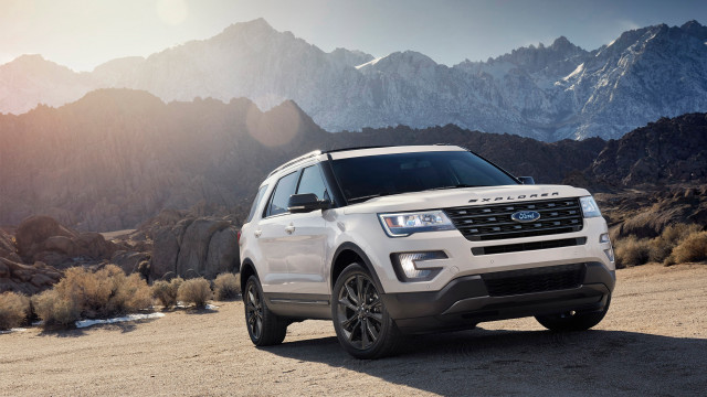 White suv desert mountains sunshine free wallpaper for desktop - medium preview image