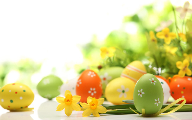 Eggs flowers grass bokeh folkart free wallpaper for desktop - medium preview image