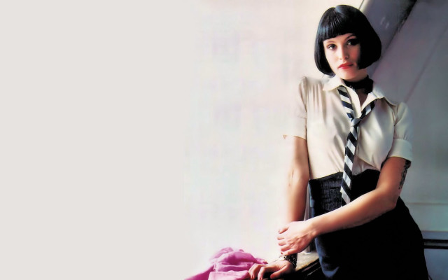 Woman skirt shirt tie purse free wallpaper for desktop - medium preview image