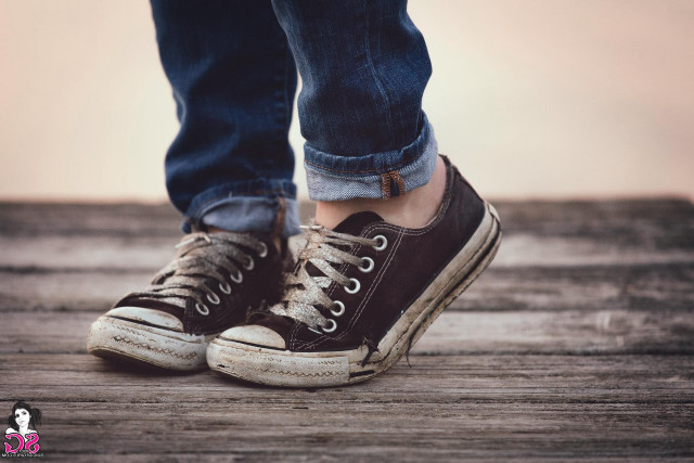 Person standing platform brown sneakers free wallpaper for desktop - medium preview image