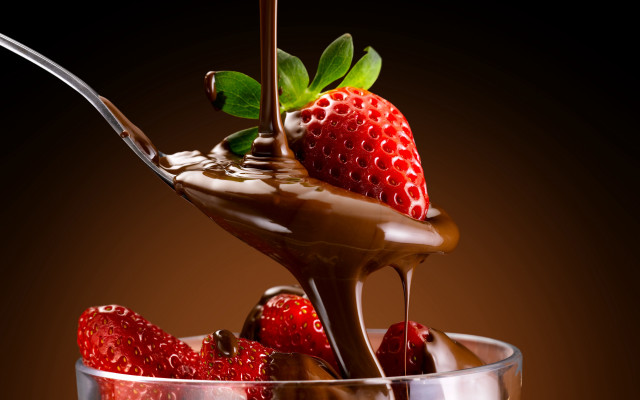 Chocolate strawberries rococo decadent food free wallpaper for desktop - medium preview image