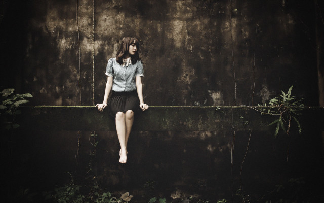 Woman vines wall cinematic night free wallpaper for desktop - medium preview image