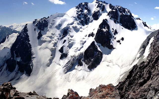 Mountain snow peak clouds rocks free wallpaper for desktop - medium preview image