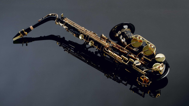 Saxophone black gold reflection flemish free wallpaper for desktop - medium preview image