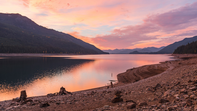 Lake mountain pink sky cityscape free wallpaper for desktop - medium preview image