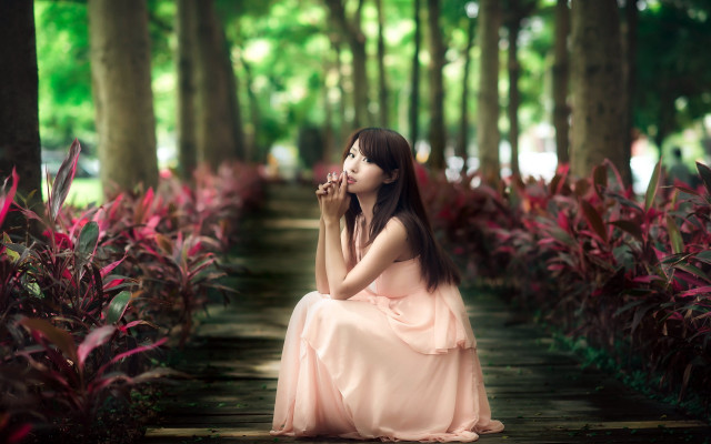 Woman pink dress park portrait free wallpaper for desktop - medium preview image