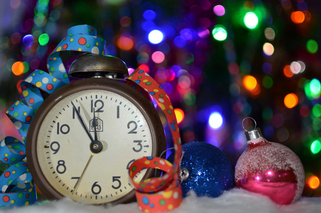 Christmas clock ribbon bokeh lights free wallpaper for desktop - medium preview image