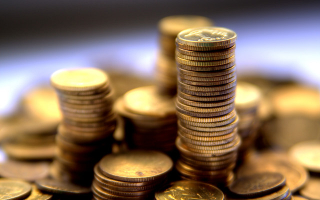 Coins pile table macro bokeh free wallpaper for desktop - medium preview image