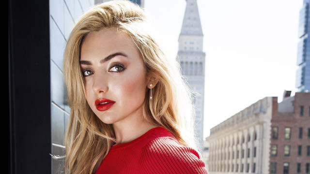 Constance anne parker blonde lipstick free wallpaper for desktop - medium preview image