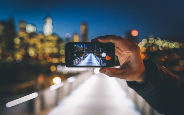 City night phone shooting bokeh free wallpaper for desktop - medium preview image