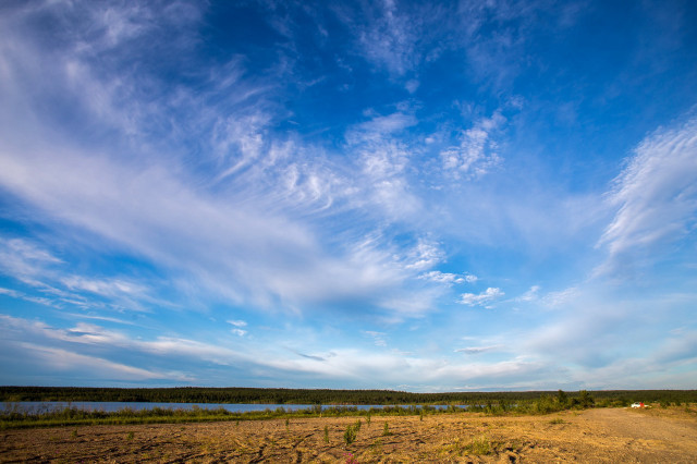 Dirt road water horizon mountains free wallpaper for desktop - medium preview image