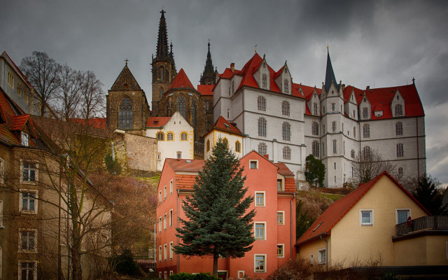 Large building red roof tree free wallpaper for desktop - medium preview image