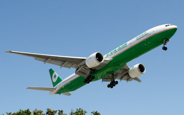 Large green and white airplane free wallpaper for desktop - medium preview image