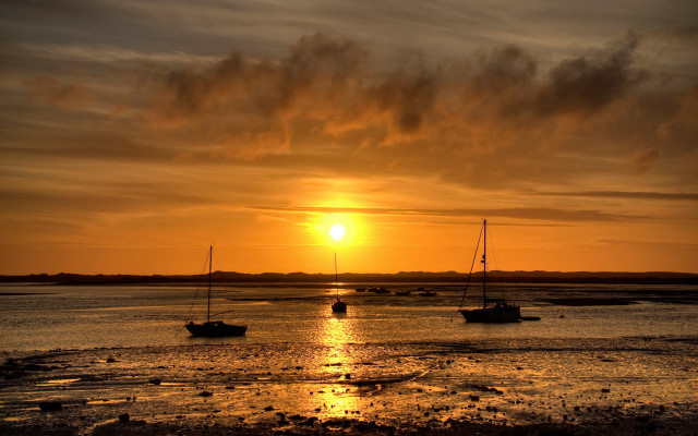Sunset sailboats clouds matte painting free wallpaper for desktop - medium preview image
