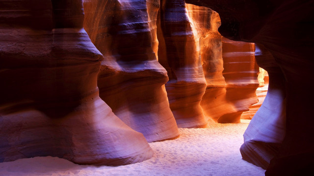 Canyon slot light figure ambient free wallpaper for desktop - medium preview image