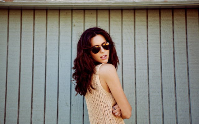 Woman sunglasses building suitcase hand free wallpaper for desktop - medium preview image