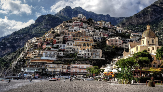 Beach buildings people mountains sky free wallpaper for desktop - medium preview image