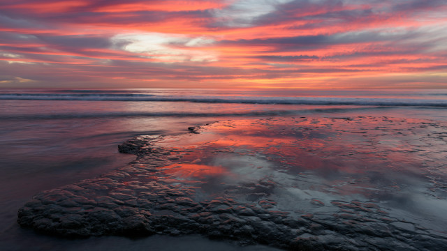 Sunset ocean rock wave beach free wallpaper for desktop - medium preview image