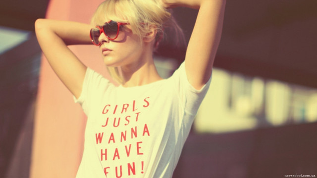 Blonde woman sunglasses shirt bed free wallpaper for desktop - medium preview image