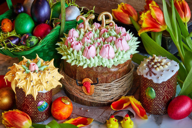 Basket flowers eggs stilllife christmas free wallpaper for desktop - medium preview image