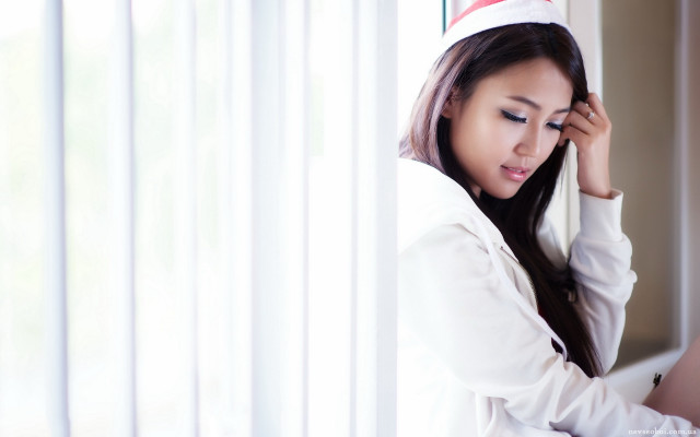 Woman santa hat smile window free wallpaper for desktop - medium preview image